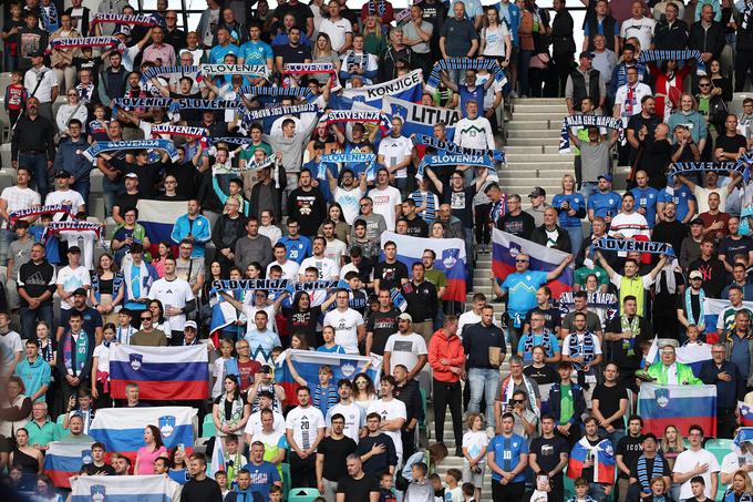 Stožice na tekmi med Slovenijo in Armenijo niso bile polne, je bilo pa na tribunah veliko mladih navijačev. | Foto: www.alesfevzer.com
