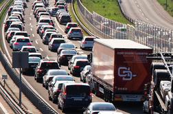 Na avtocesti pred Brezovico zaradi nesreče dolg zastoj