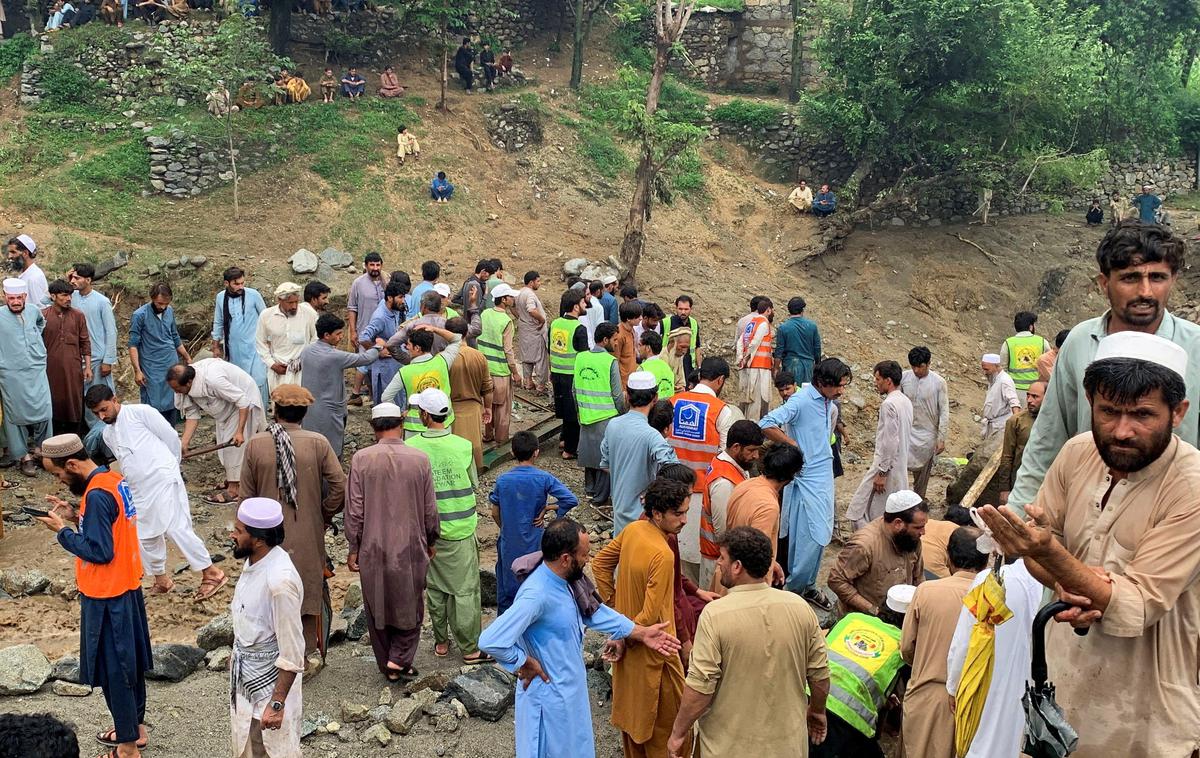 Pakistan, poplave, monsun | Od začetka letošnje sezone so posledice močnega deževja terjale že več kot 320 življenj, skoraj polovica teh je otrok. | Foto Reuters