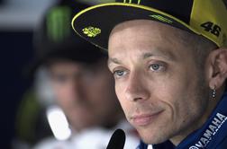 Rossi naredil prve korake po nesreči in že razmišlja o vrnitvi