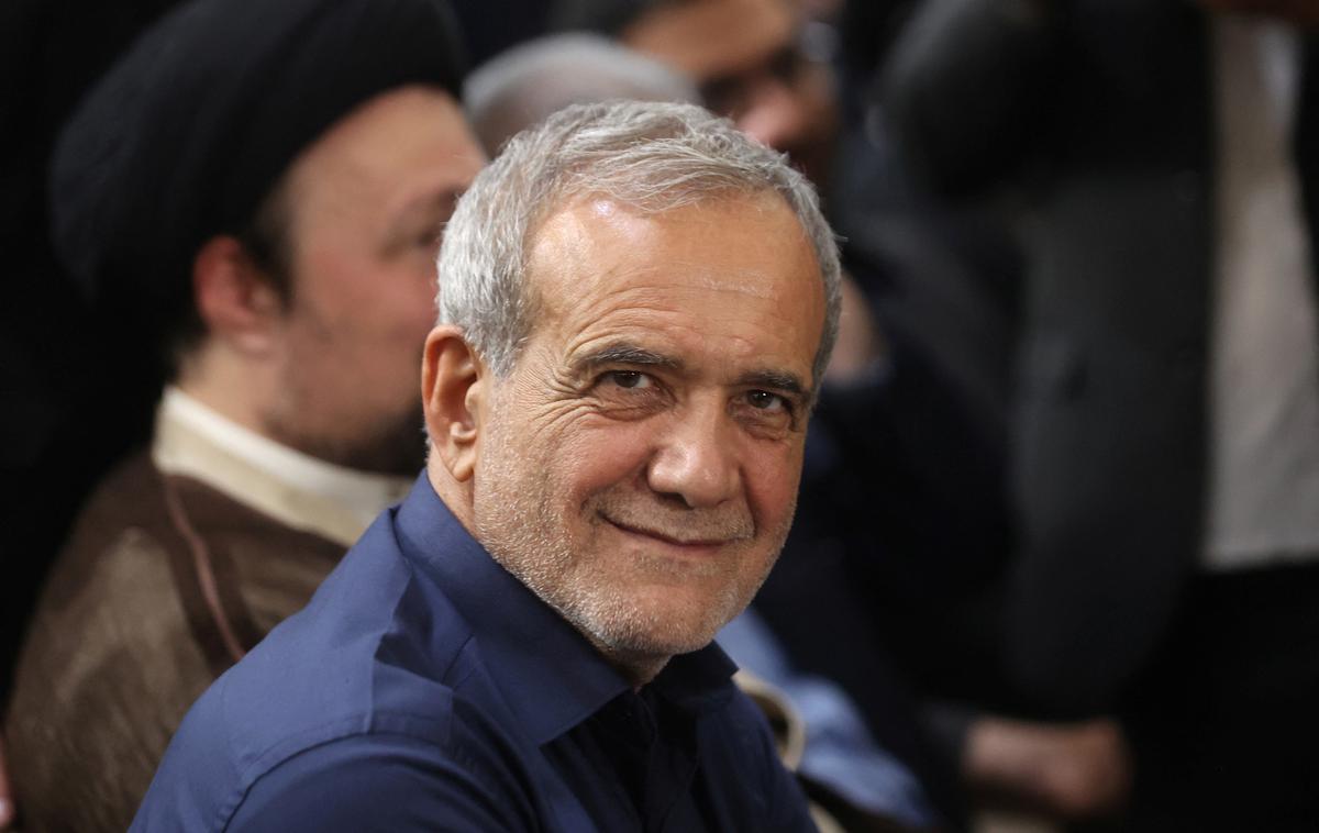 Masoud Pezeshkian | Pezeškian je danes v iranskem parlamentu prisegel za štiriletni mandat in s tem postal deveti predsednik Irana. | Foto Reuters