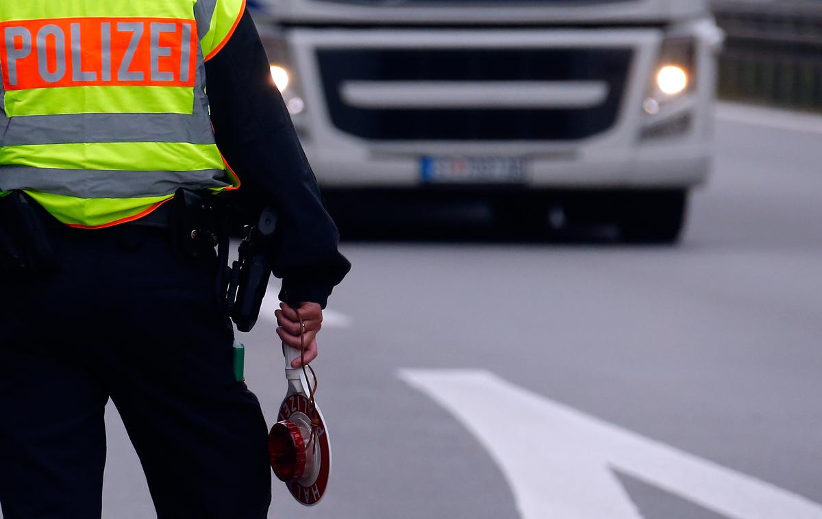 nadzor avstrijske ceste | Pretiranega hrupa v prometu ne povzročajo le nezakonite cestne dirke, temveč tudi predelana vozila. | Foto Guliverimage