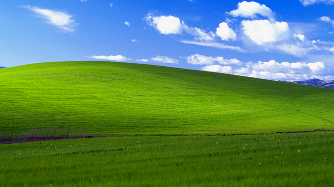 Mnogi pametnjakoviči so trdili, da so to fotografijo, prvo ozadje v Windowsih XP, posneli na Irskem (zeleni hribi, modro nebo), pa ni bilo tako. Ameriški fotograf Charles O | Foto: Microsoft