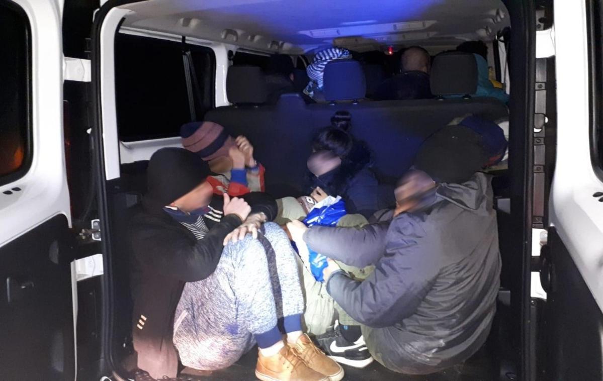 Tihotapljenje migrantov | Slovenska policija je na podlagi mednarodnih sporazumov v tem letu tujim varnostnim organom izročila 2.193 tujcev. Največ tujcev je bilo izročenih hrvaškim varnostnim organom. | Foto PU Celje