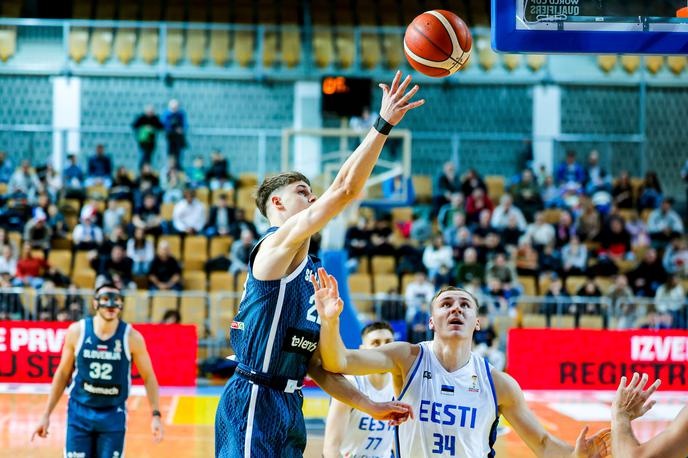 Stefan Joksimović slovenska košarkarska reprezentanca | Komaj 17-letni Stefan Joksimović je štiri sekunde do konca zadel za vodstvo Slovenije z 79:77. | Foto Aleš Fevžer