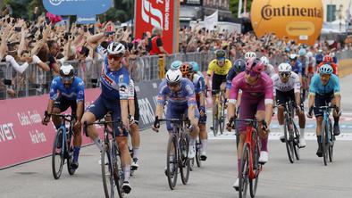 Merlier hitrejši od Milana, Pogačar po mirnem dnevu ostaja trdno v vodstvu