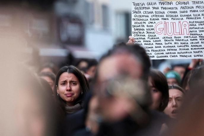 Italija, protesti, nasilje nad ženskami | Podatki italijanskega notranjega ministrstva kažejo, da je bilo letos v Italiji ubitih 106 žensk. Od tega naj bi jih 55 ubili njihovi partnerji ali bivši partnerji, navaja BBC. | Foto Reuters