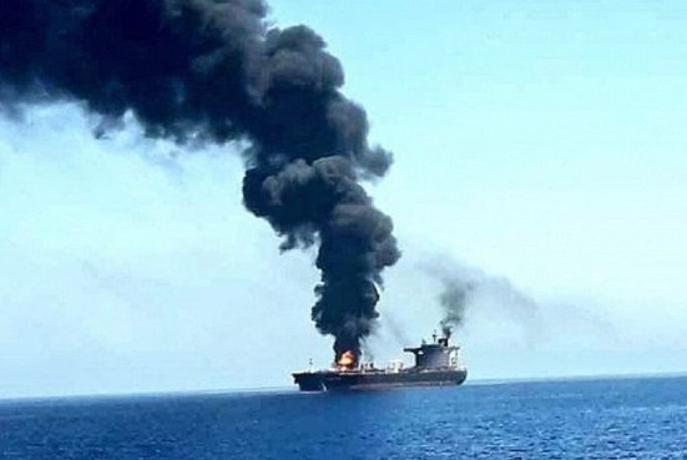 V raketnem napadu blizu Jemna poškodovana tovorna ladja