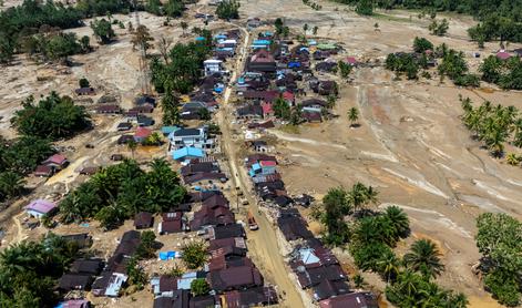 V Indoneziji in Šrilanki narašča število žrtev poplav, prihaja novo močno deževje #foto