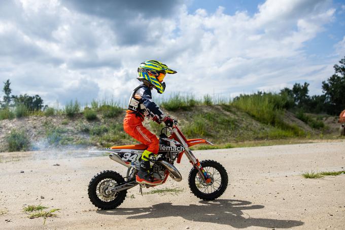 Med otroki je kar nekaj zanimanja za motokros. | Foto: Vid Ponikvar/Sportida