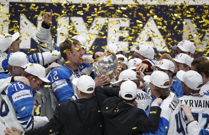 Finci proslavljajo tretji naslov svetovnih prvakov. | Foto: Reuters