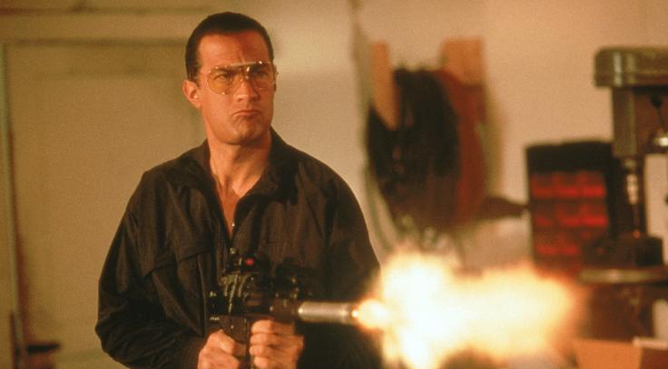 Steven Seagal v prizoru iz filma Zaznamovan za smrt | Foto: IMDb