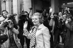 Na dražbi prodali oblačila Margaret Thatcher
