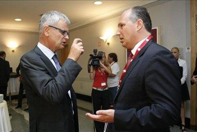 Delničarji NKBM za zamenjavo predsednika nadzornega sveta in izplačilo dividend