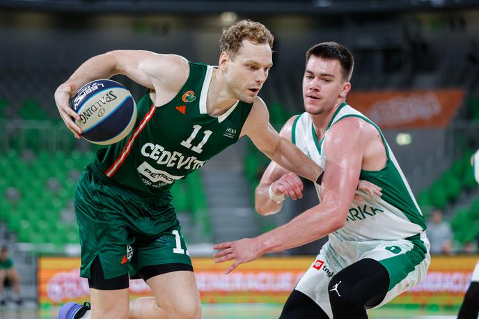 Cedevita Olimpija : Krka, Stožice, 4. tekma finala | Cedevita Olimpija bo imela danes na voljo drugo zaključno žogo za osvojitev 22. naslova državnih prvakov. | Foto Aleš Fevžer