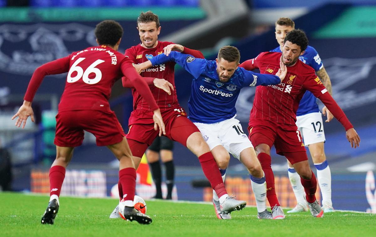 Everton - Liverpool | Liverpool je pri mestnem tekmecu Evertonu prišel do točke in s tem še za korak bližje naslovu prvaka, ki ga rdeči čakajo že 30 let. | Foto Reuters