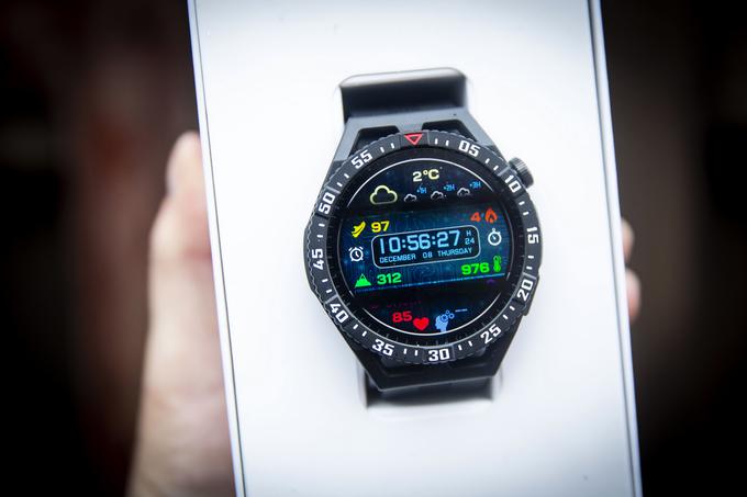 Za razliko od preostalih članov družine Watch GT 3 pa vrtljivi kolešček na pametni uri Huawei Watch GT 3 SE ne premika vsebine izbirnika na zaslonu. | Foto: Ana Kovač