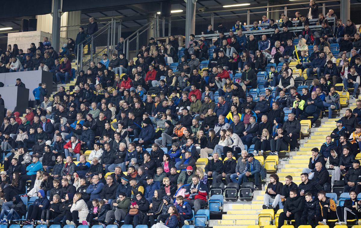 NK Celje | Osrednja tribuna celjskega stadiona bo zvečer proti Luganu polna do zadnjega mesta. | Foto Jure Banfi