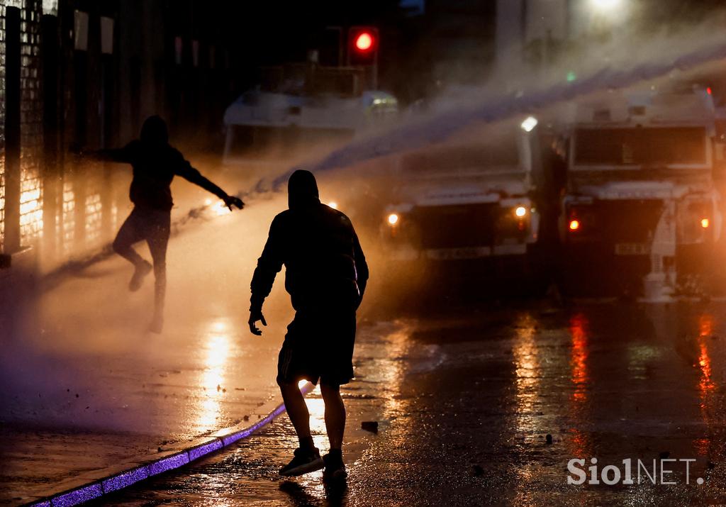 Protesti, Irska, policija