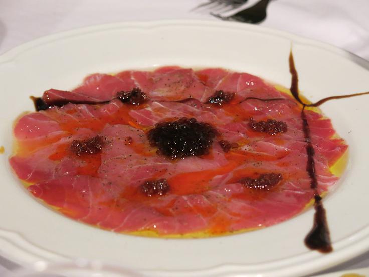 Tunova "panceta", tapioka z balzamičnim kisom in ostrigina omaka | Foto: Miha First