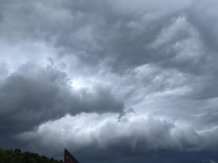 Padavine se bodo v četrtek čez dan prehodno razširile nad večji del države. Kot napoveduje meteorolog, bo v noči na petek še občasno deževalo. | Foto: Siol.net