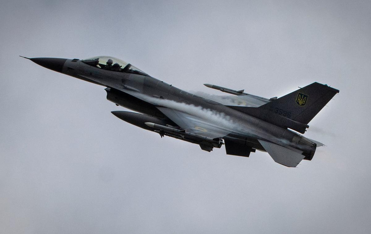 F-16 LETALO | Pilota so po incidentu odpeljali v bolnišnico.  | Foto X/@sentdefender