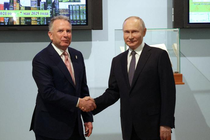 Steve Witkoff, Vladimir Putin | Washington sicer uradno ni razkril podrobnosti svojega načrta za konec vojne v Ukrajini, vendar so ZDA po poročanju medijev med drugim predlagale zamrznitev frontne črte in priznanje ruskega nadzora nad polotokom Krim, ki ga je Rusija zasedla leta 2014. | Foto Reuters