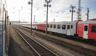 Tovorni vlak v Ljubljani povozil človeka