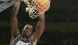 Emeka Okafor ostaja pri Charlotte