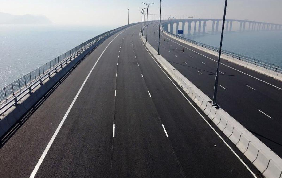 most Kitajska | Most bo potovanje med tremi mesti s treh ur skrajšal na okrog 30 minut. | Foto HZMB