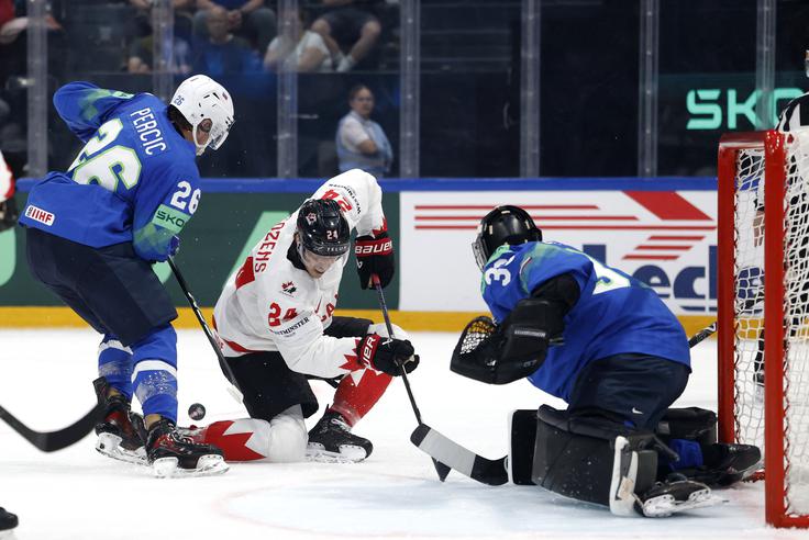 Dylan Cozens je dal drugi gol za Kanado. | Foto: Reuters
