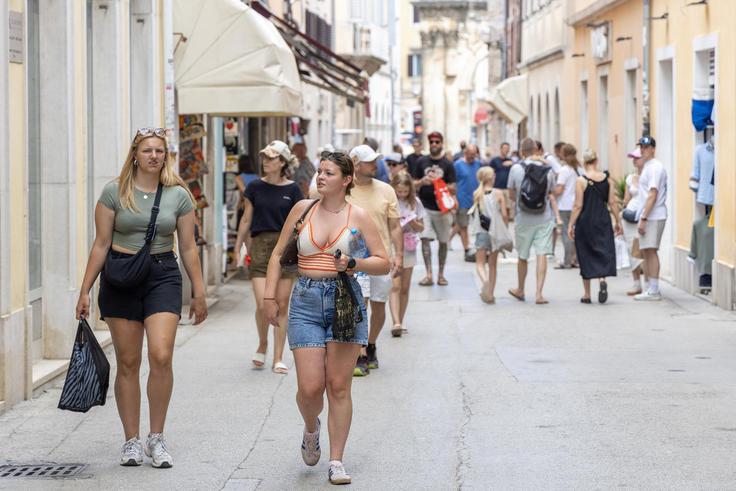 Za zdaj ni videti, da bi zaradi cen na Hrvaškem trpel turistični obisk. | Foto: Pixsell/Srecko Niketic