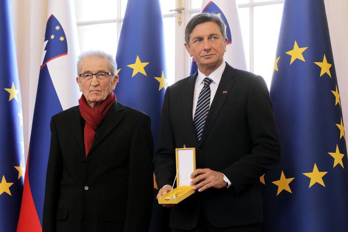 Borut Pahor in Florjan Lipuš | Predsednik republike Borut Pahor je z zlatim redom za zasluge odlikoval zamejskega pisatelja in prevajalca Florjana Lipuša. | Foto STA