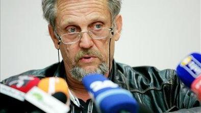 Hanžek: Blokada in molk o izbrisanih obeh političnih opcij