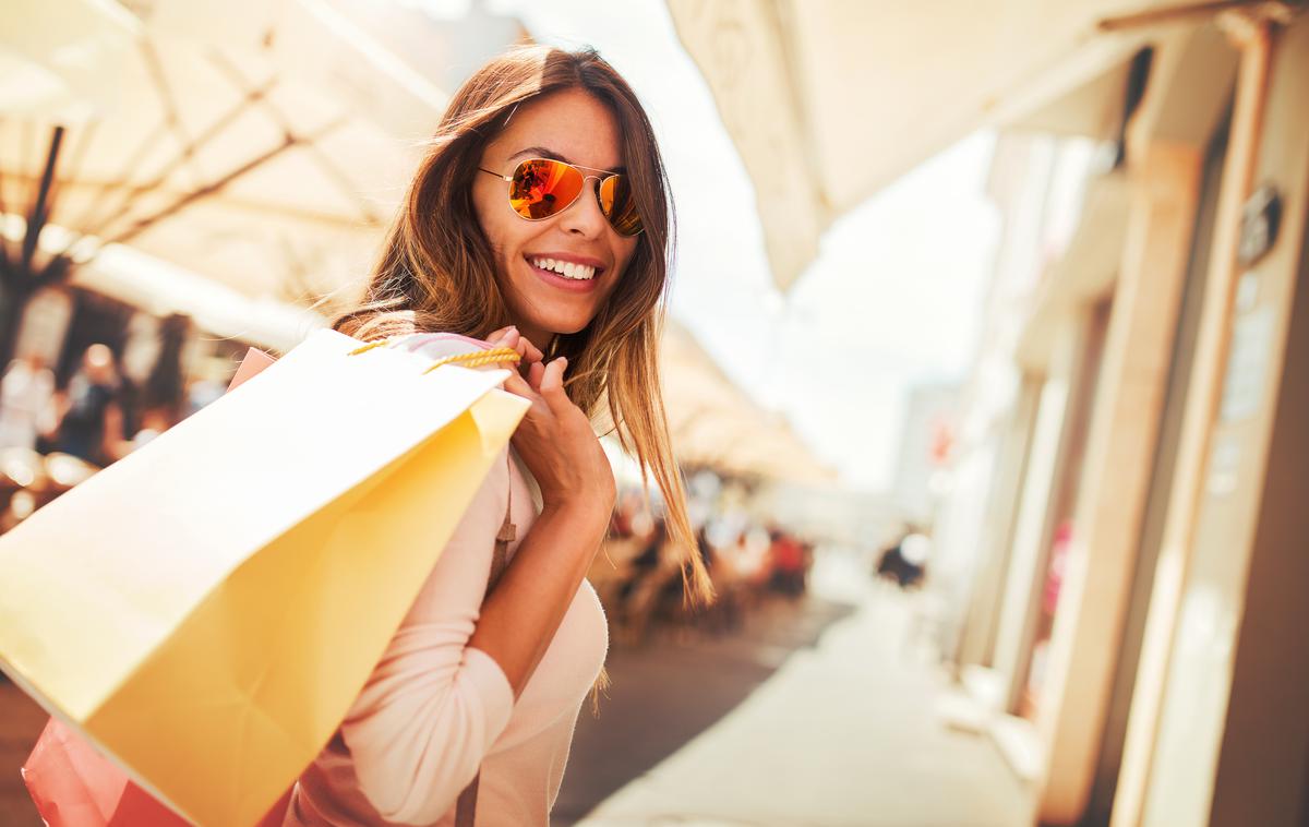nakupovanje, dekle, ženska | Foto Shutterstock