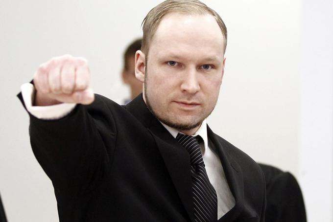 Norveški desničarski skrajnež Anders Behring Breivik je pred dnevi na sodišču, kjer mu sodijo za umor 77 ljudi, dejal, da se bo do smrti boril za nacizem. | Foto: Reuters