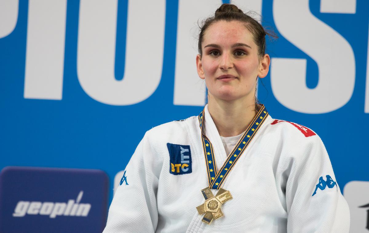 Klara Apotekar |  Slovenska judoistka Klara Apotekar je na svetovnem prvenstvu v Bakuju izgubila repasažno borbo z Rusinjo Aleksandro Babincevo in se od Azerbajdžana poslavlja s sedmim mestom. | Foto JZS