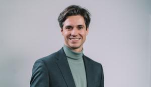 Mesec: Ali smo tukaj zaradi politike ali zaradi ljudi?