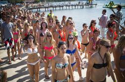 Portorož so preplavili bikiniji (video)