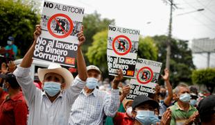 Množični protesti v El Salvadorju po padcu bitcoina