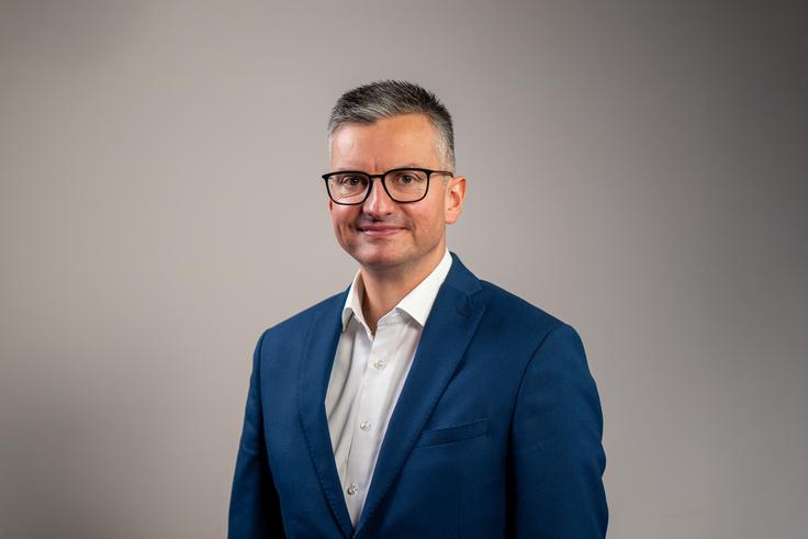 Evropski parlament je po njegovem mnenju pogosto preveč razpršen in podvržen lobijem, zato zagovarja bolj usklajene in strateške pristope, predvsem na področju digitalne varnosti. | Foto: Liam Toni Šironjič