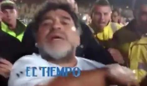 Podivjani Diego Maradona je udaril navijača