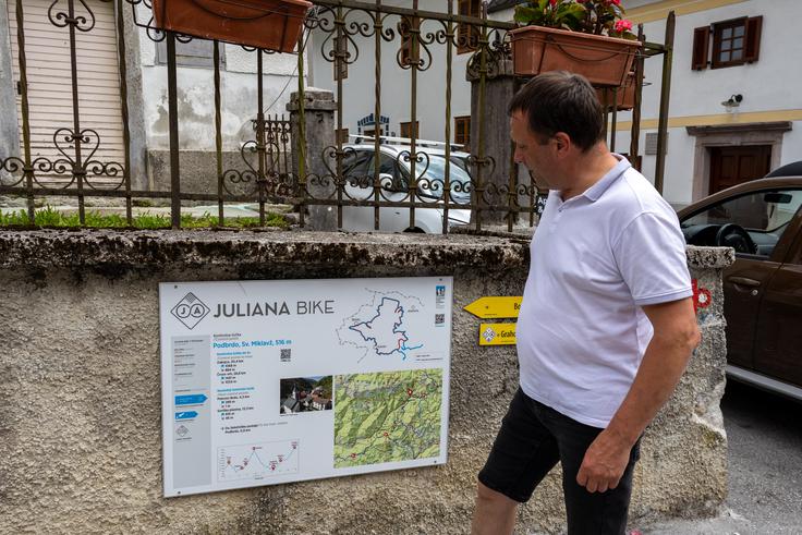 Ne le Juliana Trail, skozi Podbrdo gre tudi Juliana Bike. Kot poudarja Tomaž Štenkler, pa lahko za obisk Baške grape izkoristimo tudi železnico. | Foto: Matej Podgoršek