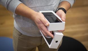 Prvi kupci so danes že dobili svoje nove iPhone Xs