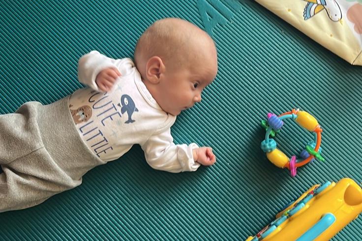 Danes je Niko zdrav in živahen deček. "Edino bolj počasi pridobiva na teži," je pojasnila mamica. | Foto: Osebni arhiv Gaje Ribič