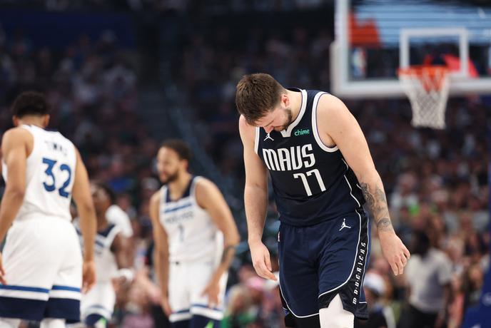 V Dallasu zavladala tišina, Luka Dončić in soigralci sklonjenih glav
