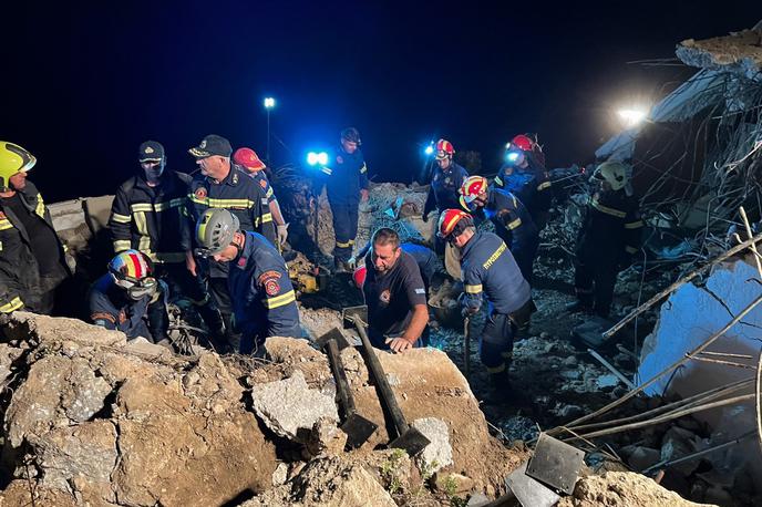 Kreta | Nesreča se je zgodila malo po polnoči, ko se je s pobočja nad hotelom odtrgala velika skala in padla na poslopje s sobami. | Foto Profimedia