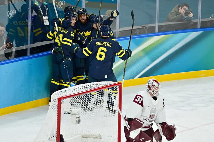 Švedi so nadigrali Latvijce s 5:1. | Foto: Reuters