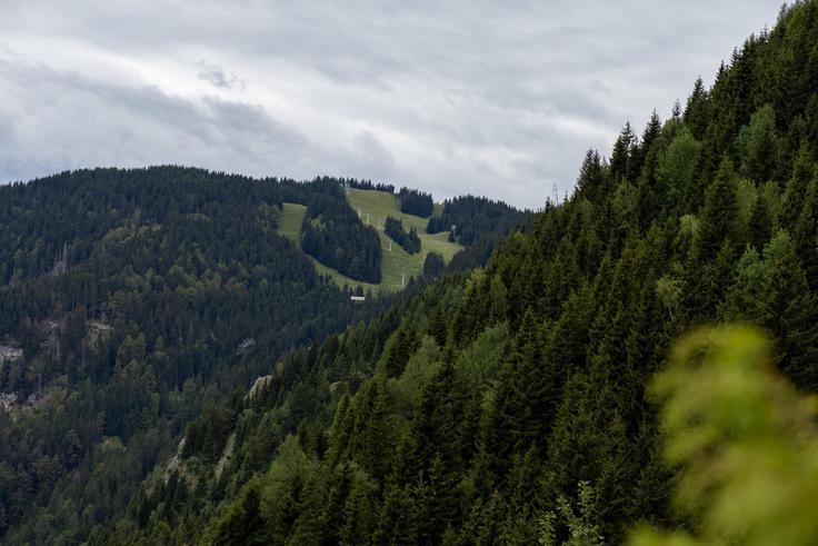 Z roba Golt pogled v smeri, kamor smo namenjeni. | Foto: Matej Podgoršek