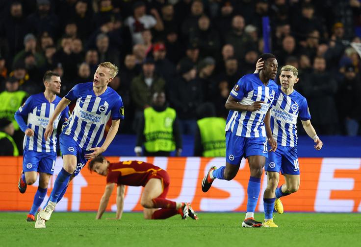 Drugi italijanski predstavnik Roma je že na prvi tekmi premagala Brighton s 4:0, v Angliji je danes tako kljub porazu z 0:1 brez prask napredovala med osem. | Foto: Reuters